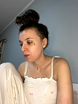 Snapshot of bunnythetailor chatting on November 9, 2025, 6:45 pm bunnythetailor online show from November 9, 2025, 6:45 pm