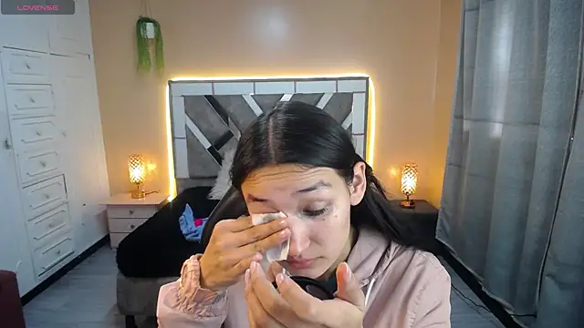 Sofii cutee online show from March 13, 2025, 3:06 pm