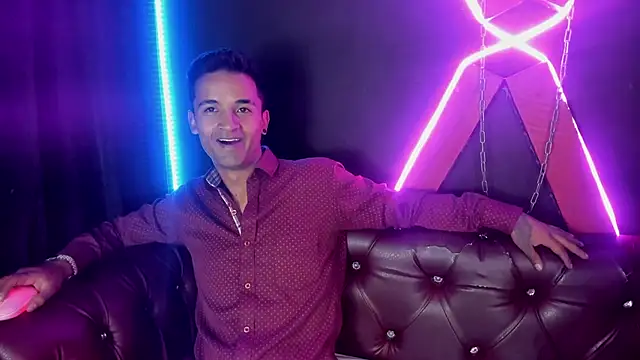 Snapshot of Nikki_and_Mayk chatting on November 28, 2025, 2:45 am Nikki and Mayk online show from November 28, 2025, 2:45 am