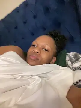 Boneca25 online show from November 18, 2025, 9:07 pm