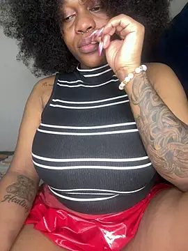 Boneca25 online show from February 23, 2026, 7:14 pm