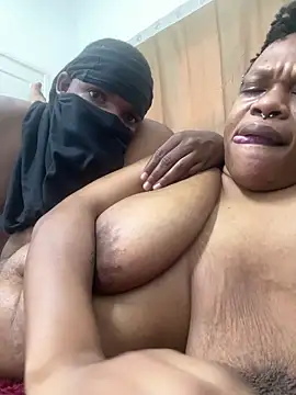 Boneca25 online show from April 14, 2026, 8:19 am