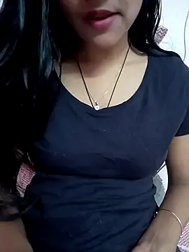 Snapshot of Tanu-00 chatting on October 28, 2025, 5:01 pm Tanu-00 online show from October 28, 2025, 5:01 pm