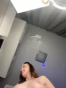 Snapshot of BeautyCutie1 chatting on February 19, 2025, 6:11 am BeautyCutie1 online show from February 19, 2025, 6:11 am