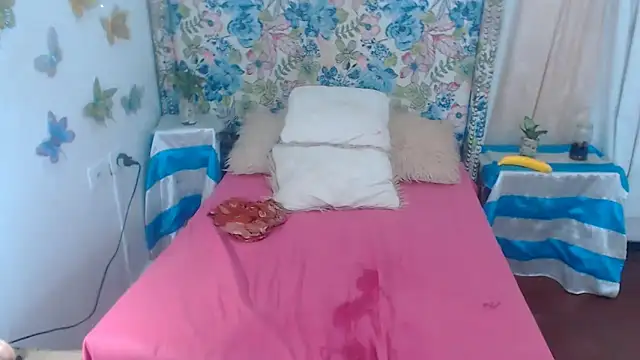 Snapshot of Sweeetnaughty chatting on September 14, 2025, 1:39 am Sweeetnaughty online show from September 14, 2025, 1:39 am