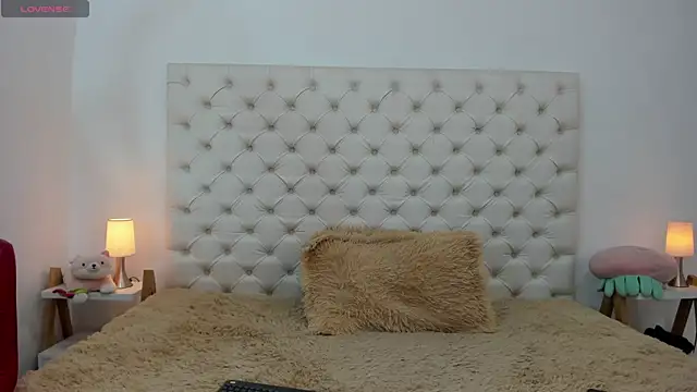 esmeralda06 online show from September 9, 2025, 2:59 pm