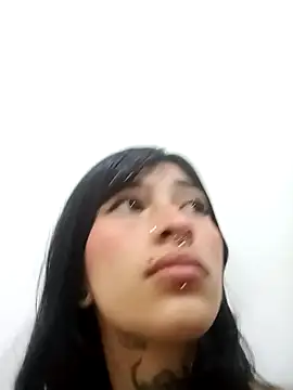 esmeralda06 online show from September 17, 2025, 3:14 pm