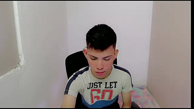 Snapshot of Alexxx_lov chatting on February 25, 2025, 12:38 pm Alexxx lov online show from February 25, 2025, 12:38 pm