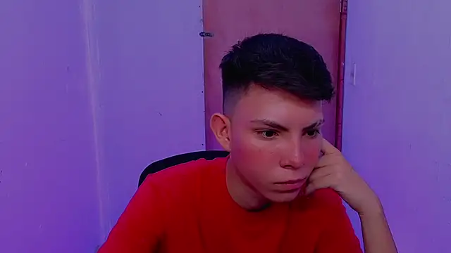 Snapshot of Alexxx_lov chatting on February 14, 2026, 12:38 pm Alexxx lov online show from February 14, 2026, 12:38 pm