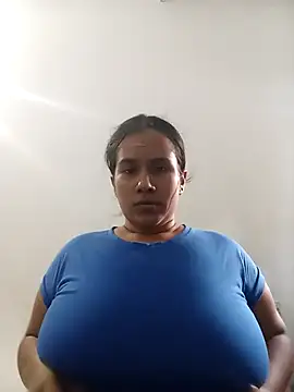 Snapshot of sol_miluna2 chatting on October 4, 2025, 9:38 pm sol miluna2 online show from October 4, 2025, 9:38 pm