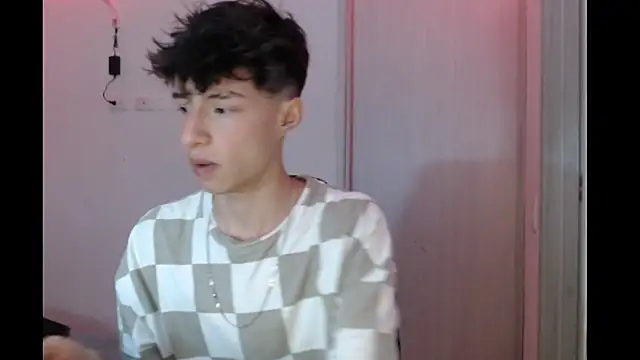 Juanmres online show from November 23, 2025, 11:48 pm