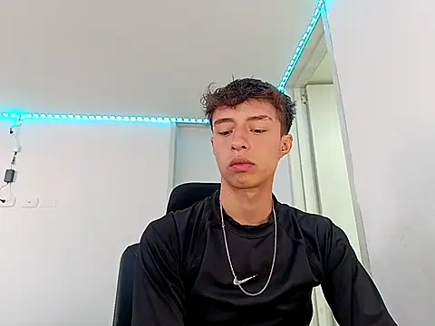 Snapshot of Juanmres chatting on September 27, 2025, 6:58 pm Juanmres online show from September 27, 2025, 6:58 pm