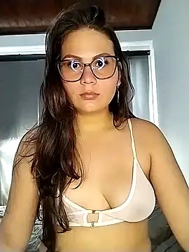 Snapshot of Vale_Saenzz chatting on February 6, 2025, 7:07 pm Vale Saenzz online show from February 6, 2025, 7:07 pm