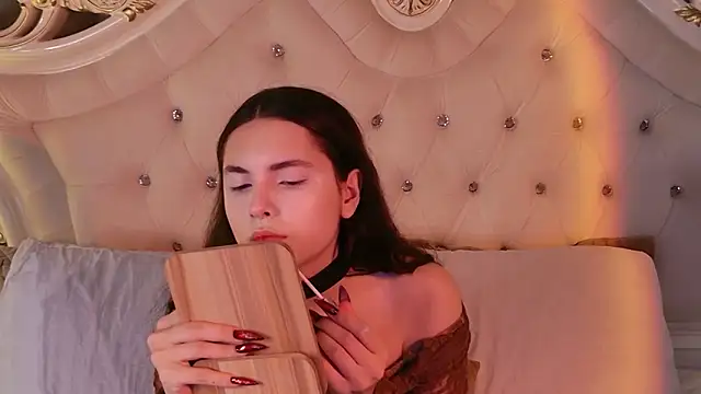 GIGI DAV online show from November 11, 2025, 9:09 pm