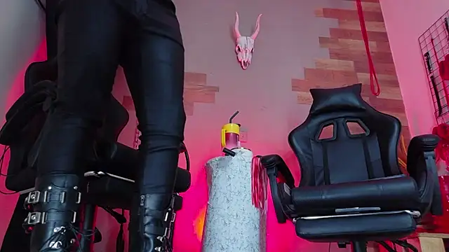 Snapshot of AngeloColleen chatting on May 20, 2026, 10:07 pm AngeloColleen online show from May 20, 2026, 10:07 pm