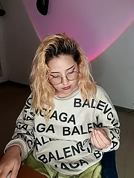 Snapshot of Hinako0Satorii_ chatting on February 25, 2025, 4:03 am Hinako0Satorii online show from February 25, 2025, 4:03 am