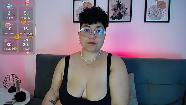 Snapshot of curly_cam_queen69 chatting on October 20, 2025, 11:38 pm curly cam queen69 online show from October 20, 2025, 11:38 pm