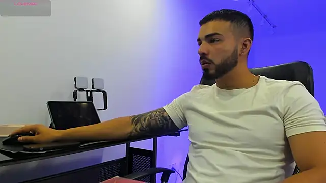 Snapshot of lorenzo_blanc chatting on February 17, 2025, 12:43 am lorenzo blanc online show from February 17, 2025, 12:43 am