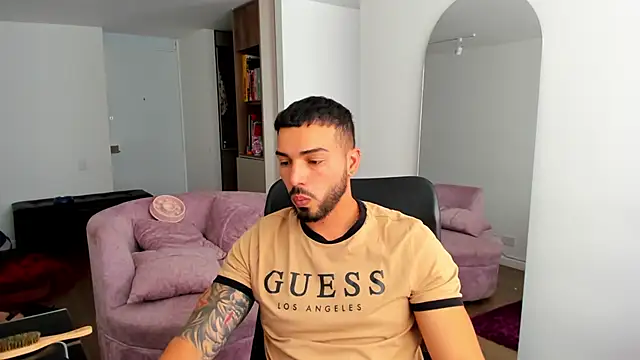Snapshot of lorenzo_blanc chatting on February 24, 2025, 6:47 pm lorenzo blanc online show from February 24, 2025, 6:47 pm