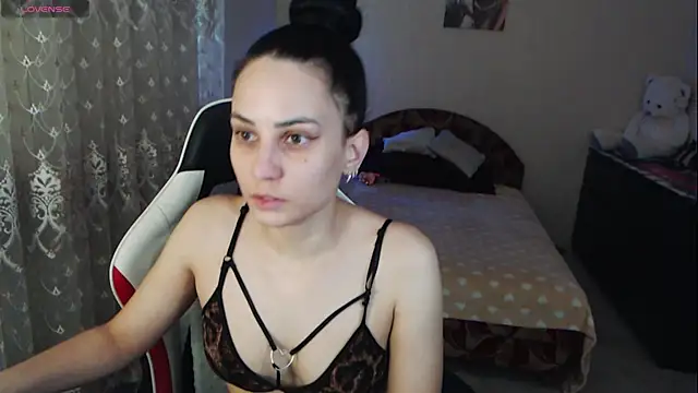 Kriss brunette 5 online show from December 5, 2025, 8:02 am