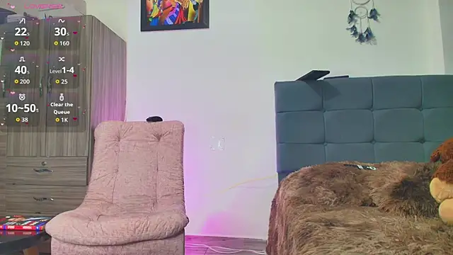 Sophie Astor online show from December 17, 2025, 9:20 pm