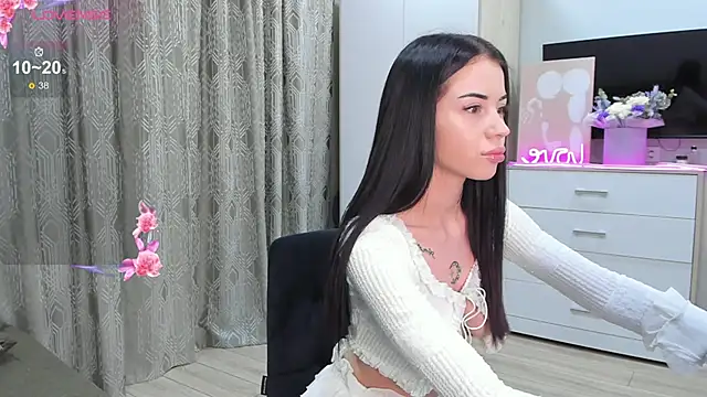  dkny  online show from September 29, 2025, 2:44 pm