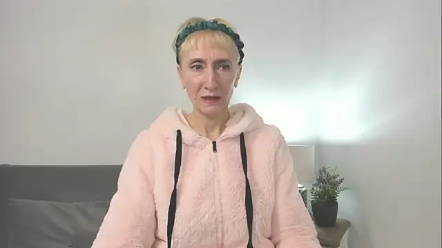 Snapshot of MargaretMilf69 chatting on October 15, 2025, 3:09 pm MargaretMilf69 online show from October 15, 2025, 3:09 pm