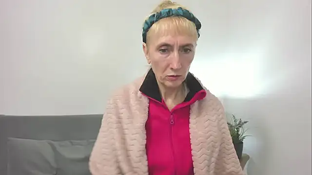 Snapshot of MargaretMilf69 chatting on October 14, 2025, 3:23 pm MargaretMilf69 online show from October 14, 2025, 3:23 pm