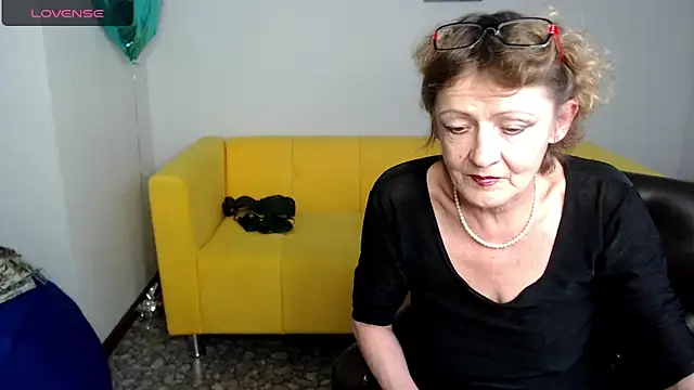 SexyGrandma  online show from February 28, 2025, 9:44 pm