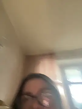 Snapshot of DearAlise chatting on December 17, 2025, 10:42 am DearAlise online show from December 17, 2025, 10:42 am