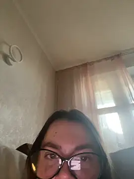 Snapshot of DearAlise chatting on November 26, 2025, 8:47 am DearAlise online show from November 26, 2025, 8:47 am