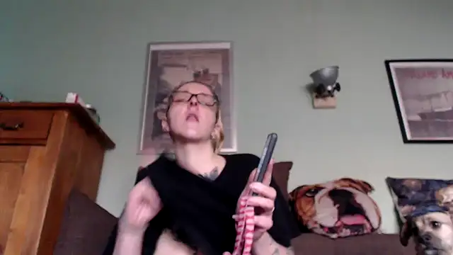 Snapshot of Astrid-Gilbert chatting on January 29, 2025, 12:02 pm Astrid-Gilbert online show from January 29, 2025, 12:02 pm