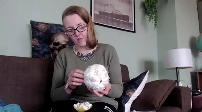 Snapshot of Astrid-Gilbert chatting on February 25, 2025, 11:21 am Astrid-Gilbert online show from February 25, 2025, 11:21 am