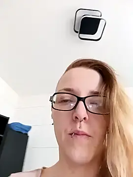 Snapshot of Astrid-Gilbert chatting on February 4, 2025, 12:44 pm Astrid-Gilbert online show from February 4, 2025, 12:44 pm