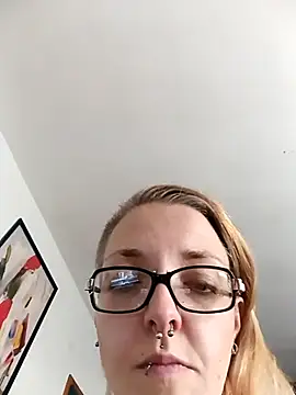 Snapshot of Astrid-Gilbert chatting on September 27, 2025, 9:48 am Astrid-Gilbert online show from September 27, 2025, 9:48 am