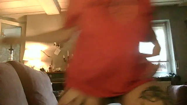 Snapshot of Astrid-Gilbert chatting on December 15, 2025, 10:10 am Astrid-Gilbert online show from December 15, 2025, 10:10 am