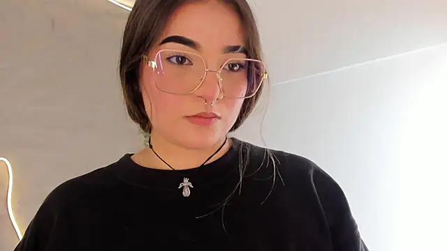 Snapshot of Shanntal_ chatting on February 25, 2026, 7:25 pm Shanntal online show from February 25, 2026, 7:25 pm