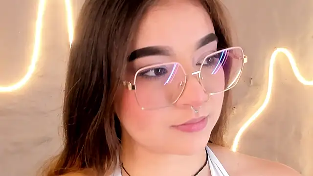 Snapshot of Shanntal_ chatting on February 14, 2026, 7:47 pm Shanntal online show from February 14, 2026, 7:47 pm