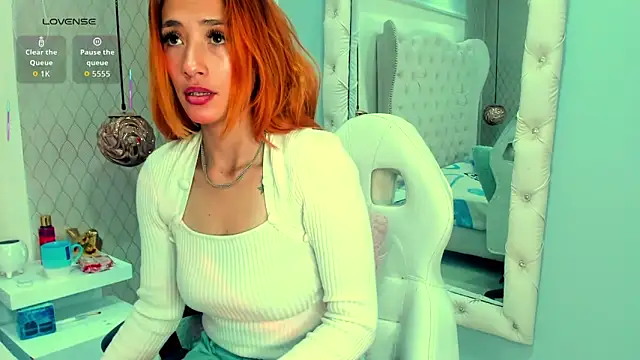 zoe taylorr1 online show from December 19, 2025, 11:34 am