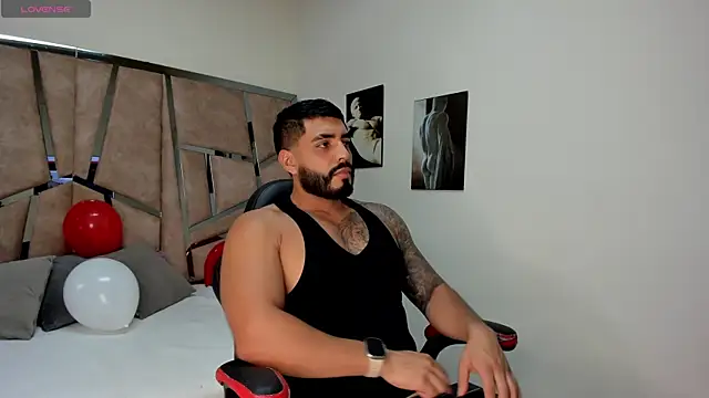 Snapshot of LeandroRusso chatting on February 15, 2025, 8:12 pm LeandroRusso online show from February 15, 2025, 8:12 pm