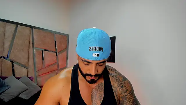 Snapshot of LeandroRusso chatting on March 6, 2025, 8:48 pm LeandroRusso online show from March 6, 2025, 8:48 pm