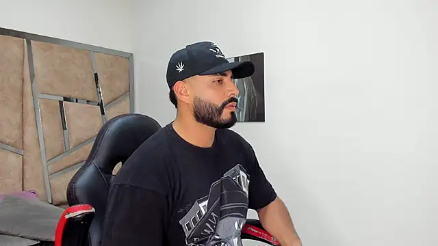 Snapshot of LeandroRusso chatting on February 26, 2025, 8:36 pm LeandroRusso online show from February 26, 2025, 8:36 pm