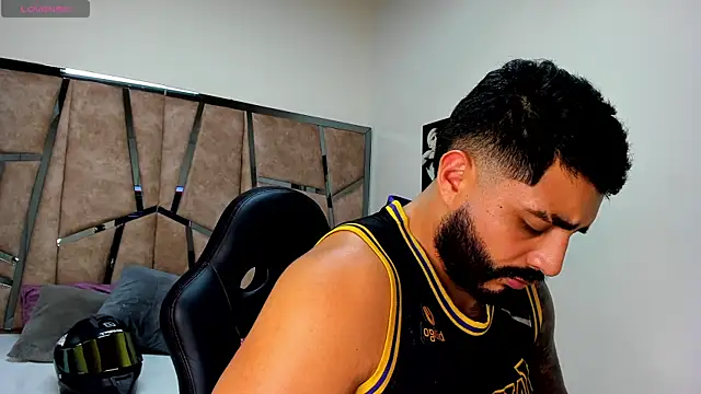 Snapshot of LeandroRusso chatting on March 12, 2025, 3:57 am LeandroRusso online show from March 12, 2025, 3:57 am