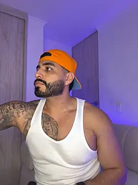 Snapshot of LeandroRusso chatting on October 1, 2025, 3:11 am LeandroRusso online show from October 1, 2025, 3:11 am