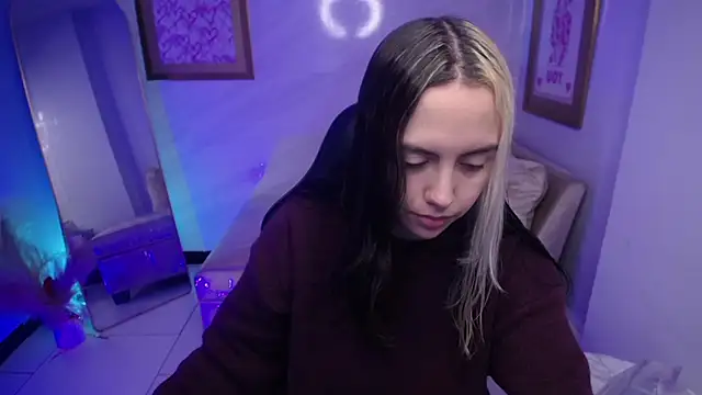 Hela v online show from September 22, 2025, 1:06 pm