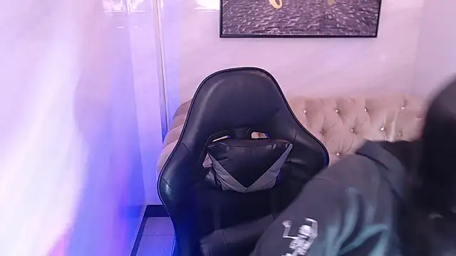 Snapshot of Hela_v chatting on March 3, 2026, 12:56 pm Hela v online show from March 3, 2026, 12:56 pm