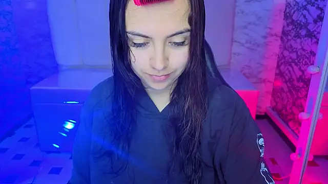 Hela v online show from April 15, 2026, 1:04 pm