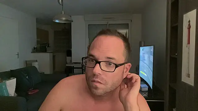 Funnyjul31 online show from July 4, 2026, 5:06 pm