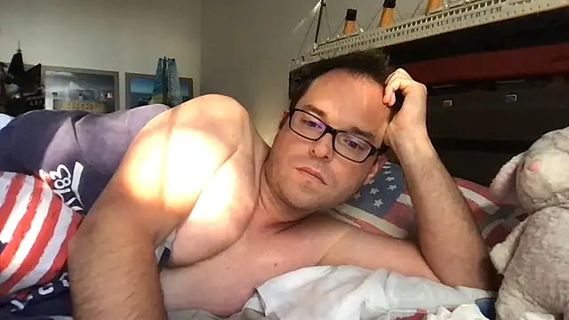Funnyjul31 online show from May 15, 2026, 5:22 pm