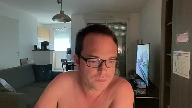 Funnyjul31 online show from May 10, 2026, 4:42 pm